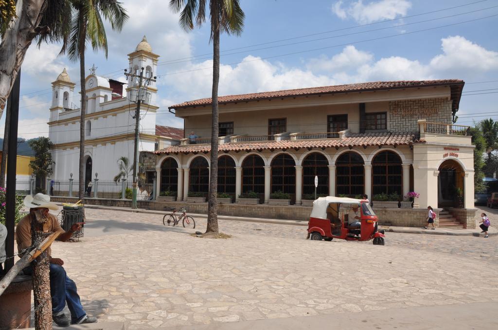 Hotel Plaza Copan Bagian luar foto
