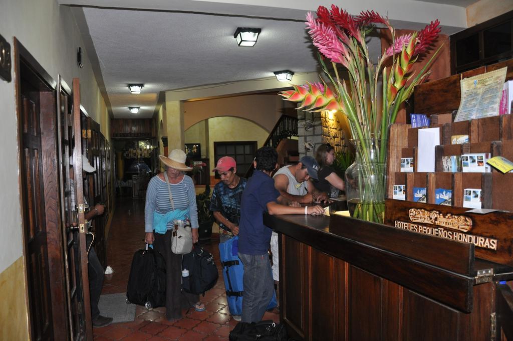 Hotel Plaza Copan Bagian luar foto